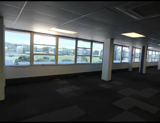 1,179M² OFFICE TO LET IN BLACKHEATH